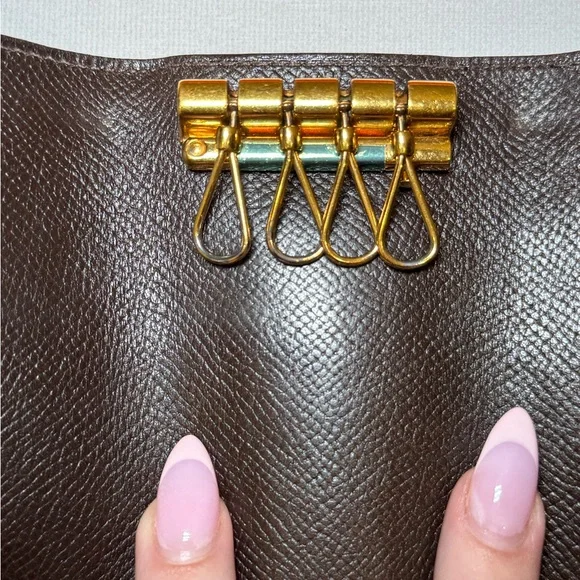 Hermès Black Leather Key Holder with Gold Accents - Picture 4 of 10